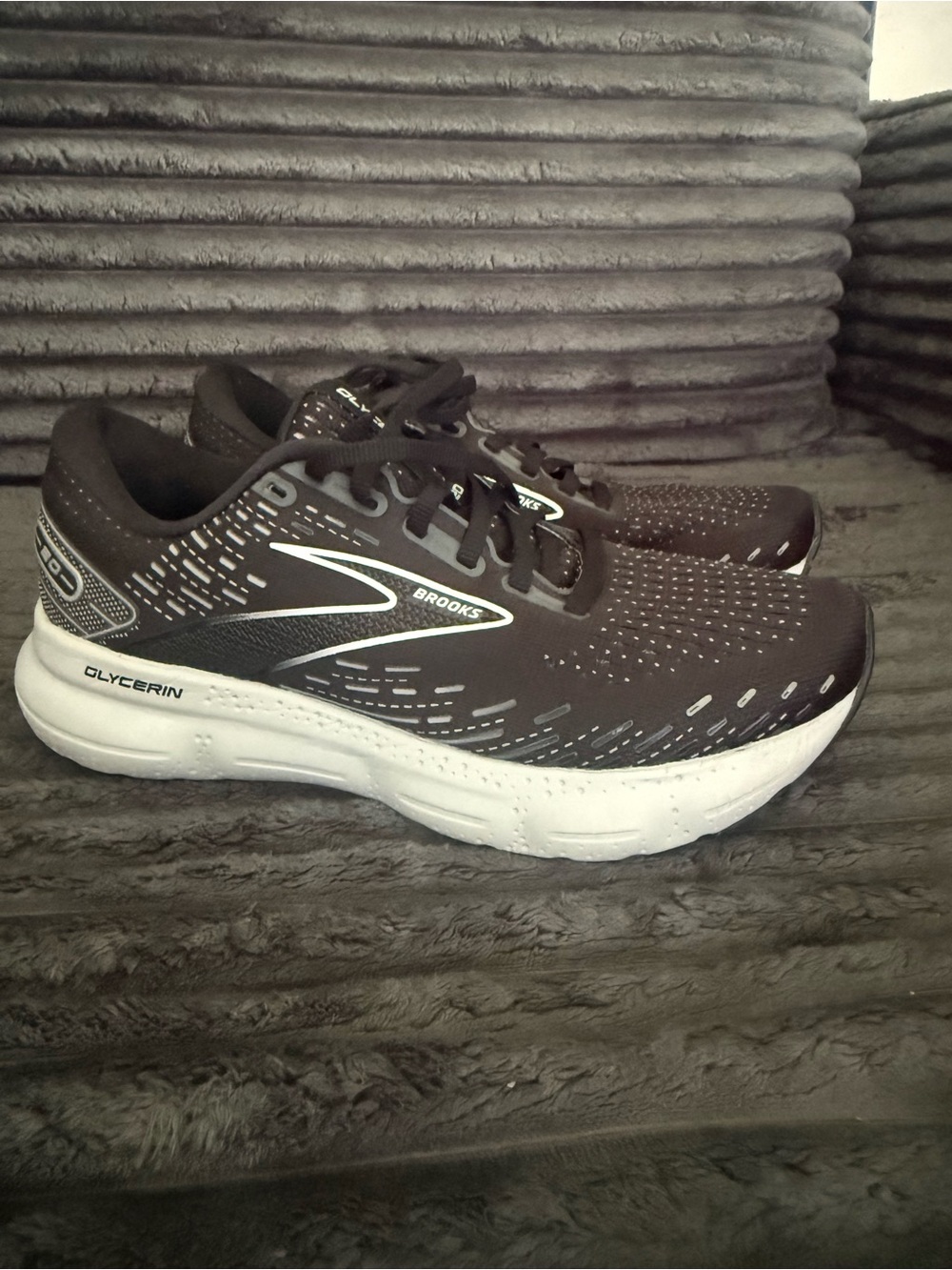 Brooks Glycerin 20 Black Alloy Women’s size 9